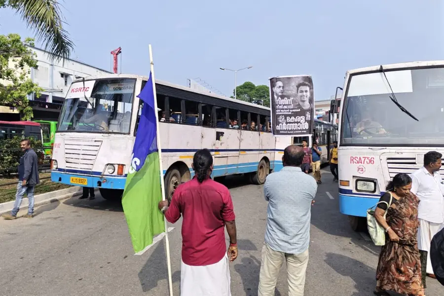 ചില്ല് തകർത്തവർക്ക് കോടതി വക എട്ടിന്റെ പണി; ഹർത്താൽ അക്രമത്തിൽ ഹൈക്കോടതി നേരിട്ട് കേസെടുത്തു