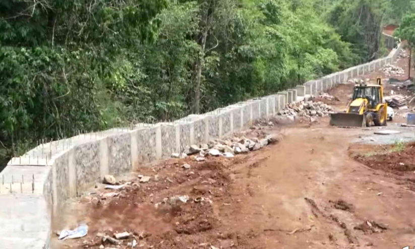 മഴക്കാലമെത്തിയാൽ മതിൽ പണി നിൽക്കും; ആറളത്തെ ആനമതിൽ നിർമ്മാണം ഇഴഞ്ഞുനീങ്ങുന്നു