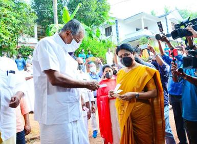 കണ്ണൂരിലെ ഇടതുകോട്ടകളിൽ വിള്ളൽ; മുഖ്യമന്ത്രി ധർമ്മടത്ത് പിന്നിലെന്ന വാർത്തകൾ ഞെട്ടിക്കുന്നു