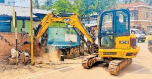 കുന്നോത്ത് റോഡ് കയ്യേറ്റം: പൊതുമരാമത്ത് വകുപ്പ് ഭൂമി തിരിച്ചുപിടിച്ചു; കെട്ടിടങ്ങൾ പൊളിച്ചുനീക്കി